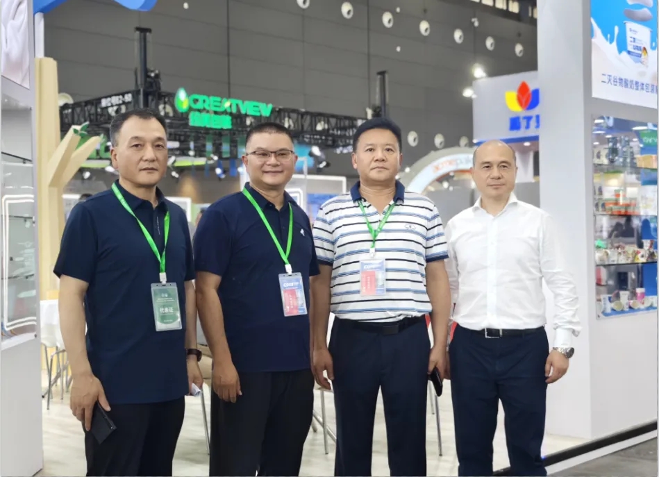 心博（中国）乳业集团党委书记、董事长唐洪峰一行参加中国乳制品工业协会第三十次年会暨2024中国（国际）乳业技术博览会