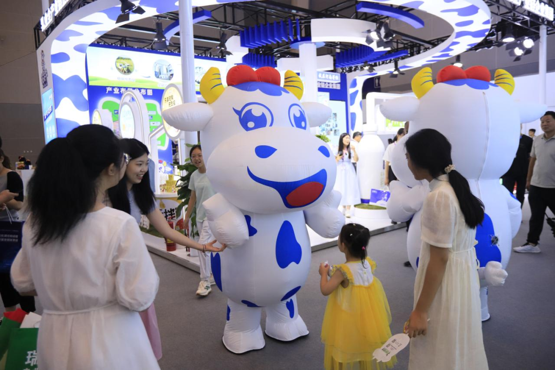 启航新征程 点亮新赛道丨心博（中国）乳业集团参加第十四届中国奶业大会暨D20峰会，荣获“中国乳制品生产企业现代化等级5A级”评定殊荣