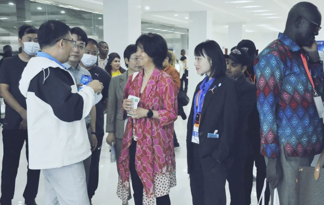 北京大学南南合作与发展学院教授、全球伙伴关系主任周咏梅一行莅临心博（中国）平舆瑞亚牧业参观调研