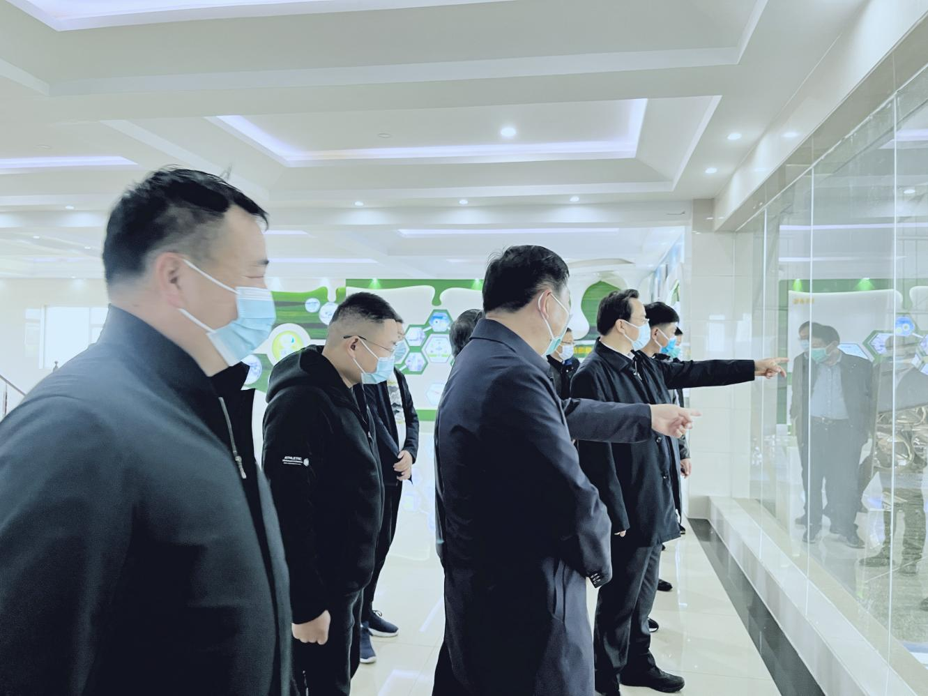 河南省人大常委会党组书记、副主任孔昌生莅临心博（中国）鲁山瑞亚牧场参观调研