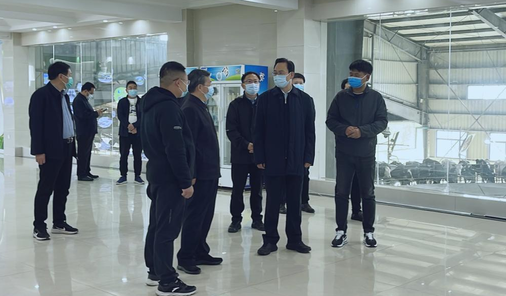 河南省人大常委会党组书记、副主任孔昌生莅临心博（中国）鲁山瑞亚牧场参观调研