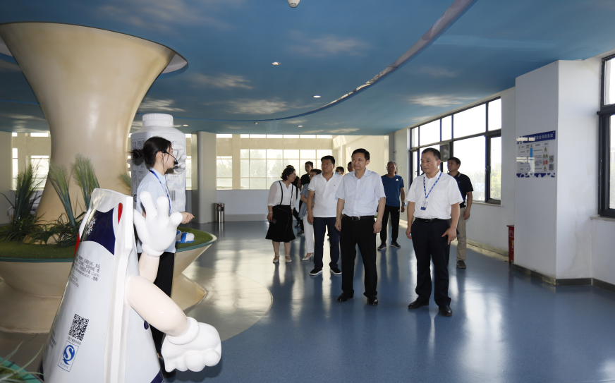 快讯|郑州市二七区委副书记、区长虎荣鑫莅临河南心博(中国)乳业集团调研 快讯|郑州市二七区委副书记、区长虎荣鑫莅临河南心博(中国)乳业集团调研