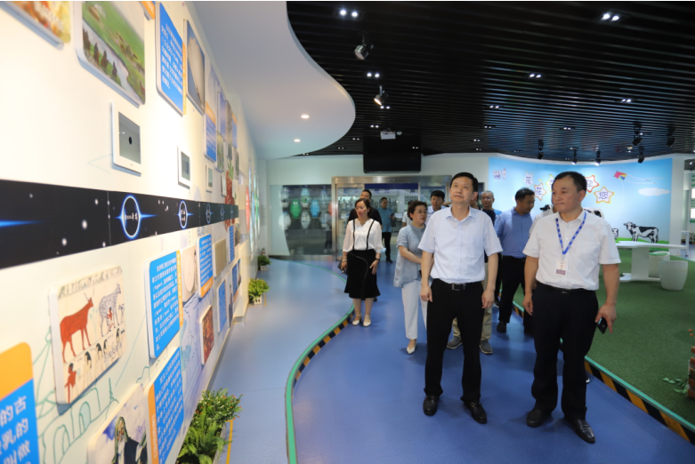 快讯|郑州市二七区委副书记、区长虎荣鑫莅临河南心博(中国)乳业集团调研 快讯|郑州市二七区委副书记、区长虎荣鑫莅临河南心博(中国)乳业集团调研