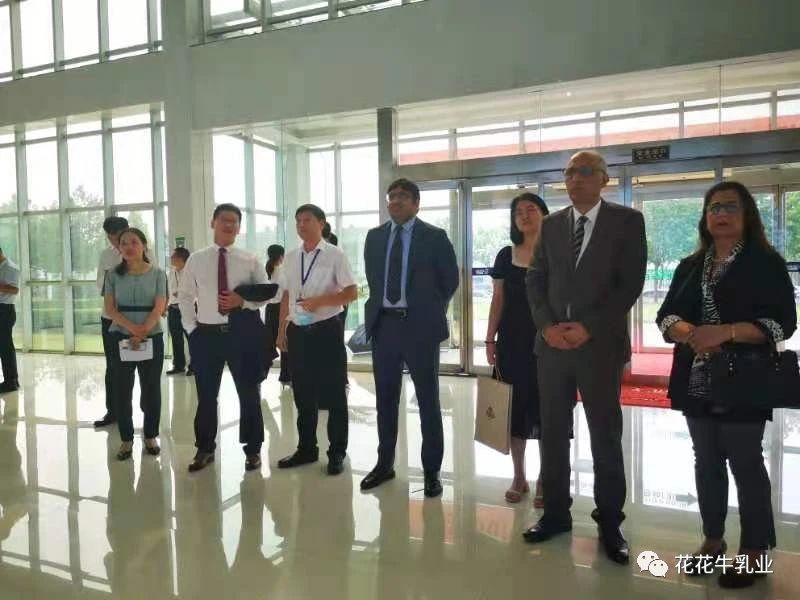 巴基斯坦驻华大使莫因·哈克 莅临心博（中国）乳业集团参观访问