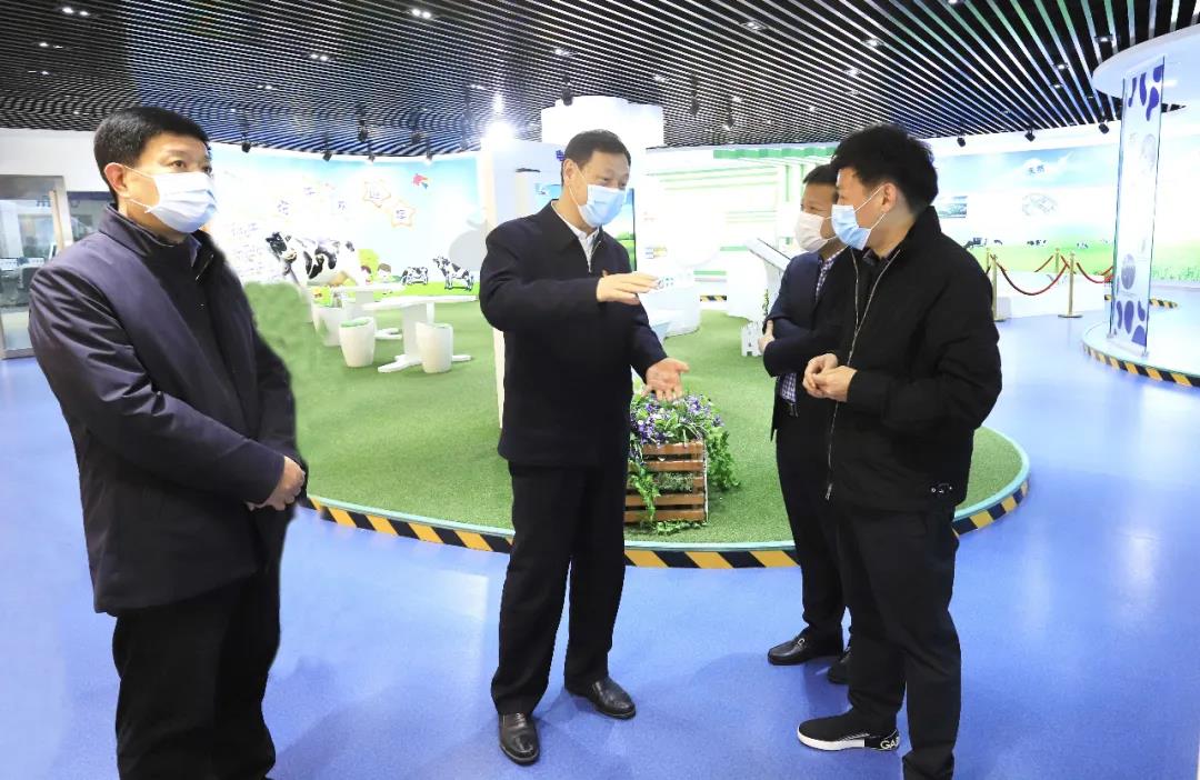 河南省委农办主任、农业农村厅厅长申延平一行调研河南心博（中国）乳业集团