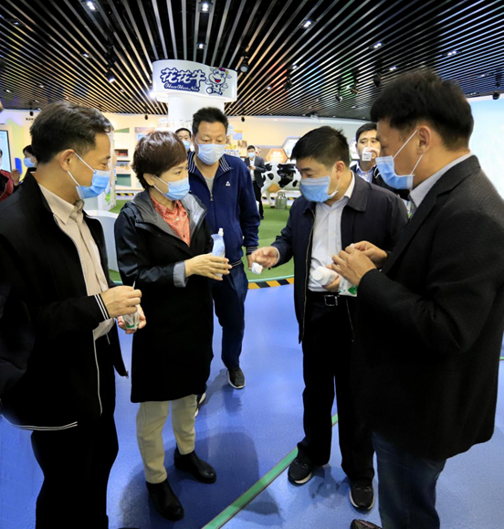 郑州市人大副主任孙黎、市政府副市长李喜安一行 莅临心博（中国）开展“三送一强”活动