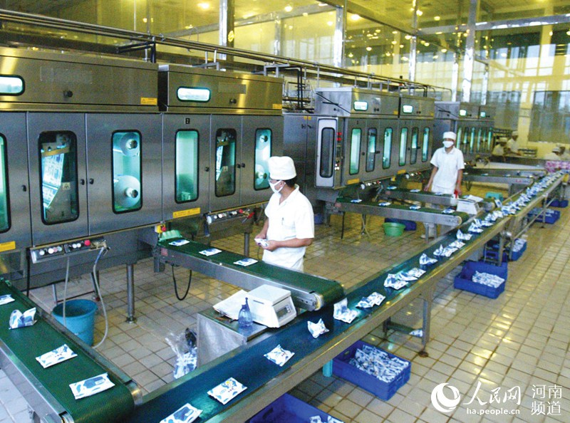 河南第一瓶消毒牛奶:从“奢侈品”到日常饮品 河南第一瓶消毒牛奶:从“奢侈品”到日常饮品