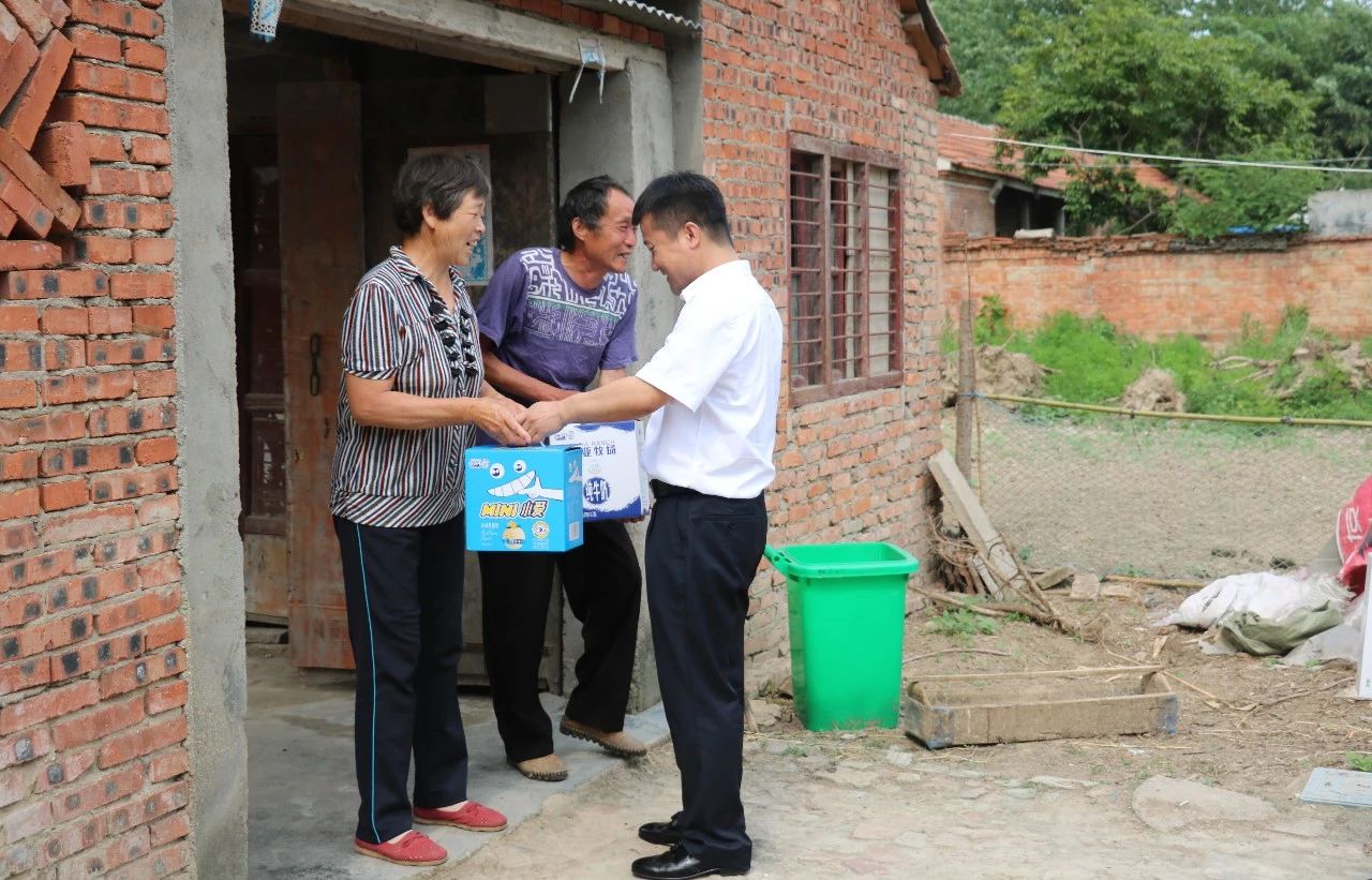 心博（中国）乳业集团走访慰问贫困户 结对帮扶暖人心