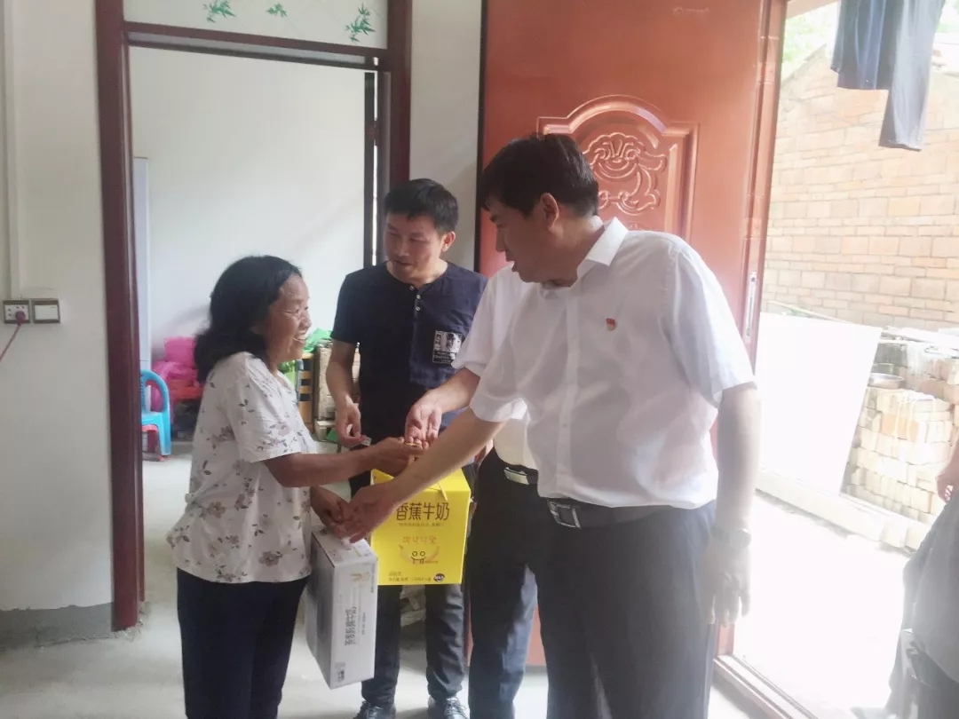 心博（中国）乳业集团走访慰问贫困户 结对帮扶暖人心