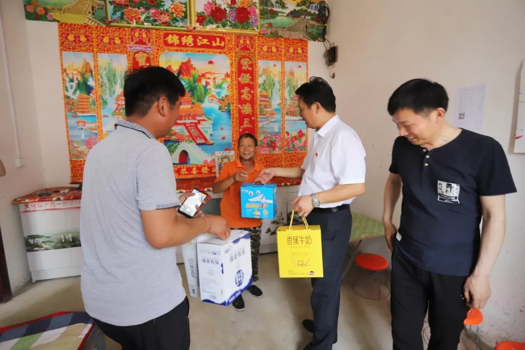 心博（中国）乳业集团走访慰问贫困户 结对帮扶暖人心