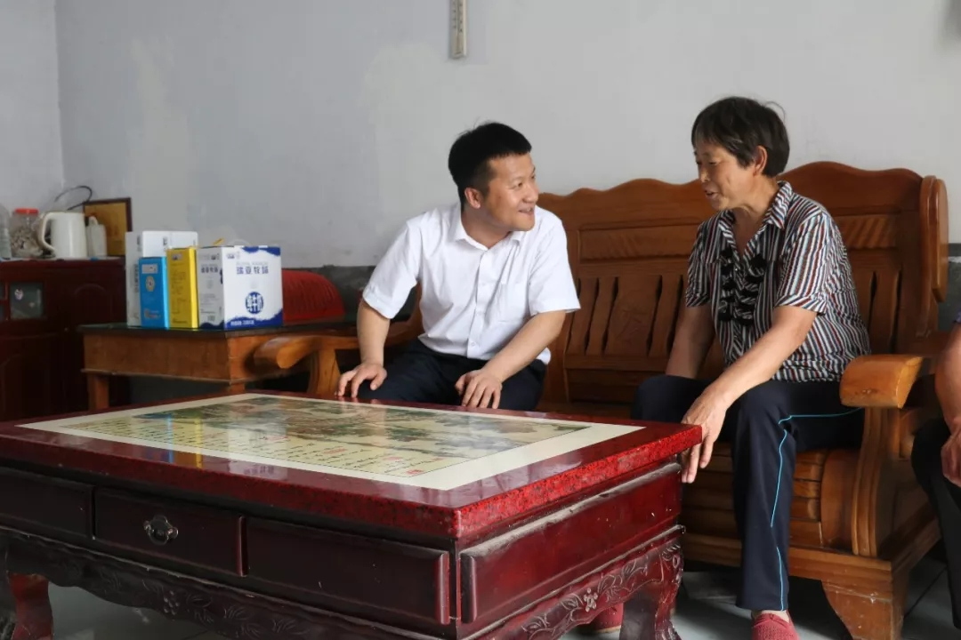 心博（中国）乳业集团走访慰问贫困户 结对帮扶暖人心