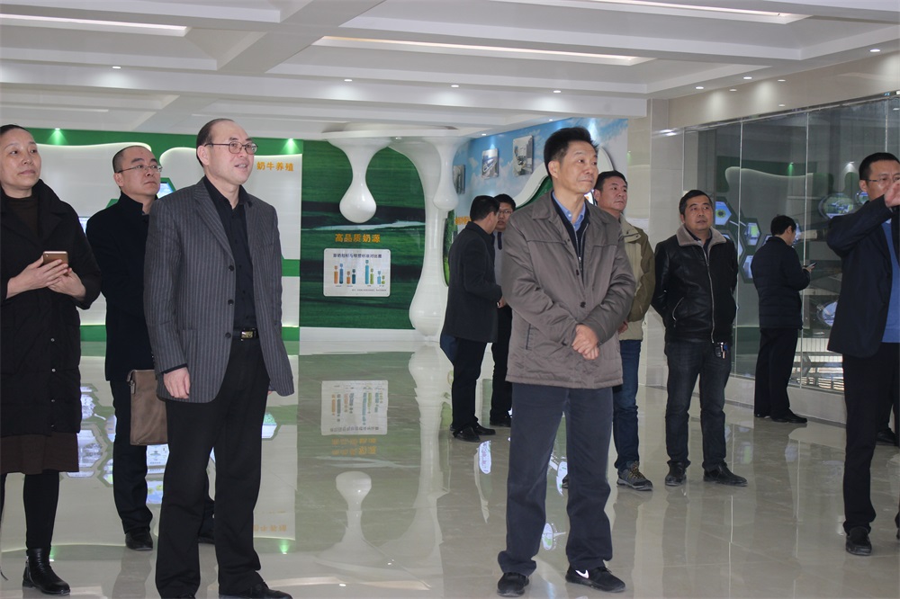 河南省财政厅副厅长庞学孟一行莅临心博（中国）集团养殖事业部鲁山瑞亚牧业有限公司调研