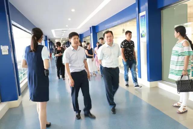 河南省食品安全座谈会暨百场食安讲座进校园启动仪式在心博(中国)举行 河南省食品安全座谈会暨百场食安讲座进校园启动仪式在心博(中国)举行