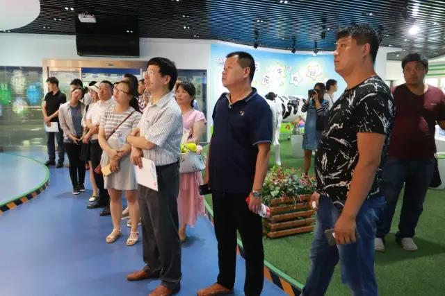 河南省食品安全座谈会暨百场食安讲座进校园启动仪式在心博(中国)举行 河南省食品安全座谈会暨百场食安讲座进校园启动仪式在心博(中国)举行