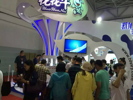 心博（中国）牛气冲天！农业部长品尝“领畅”点赞，又获国际奶业平台青睐