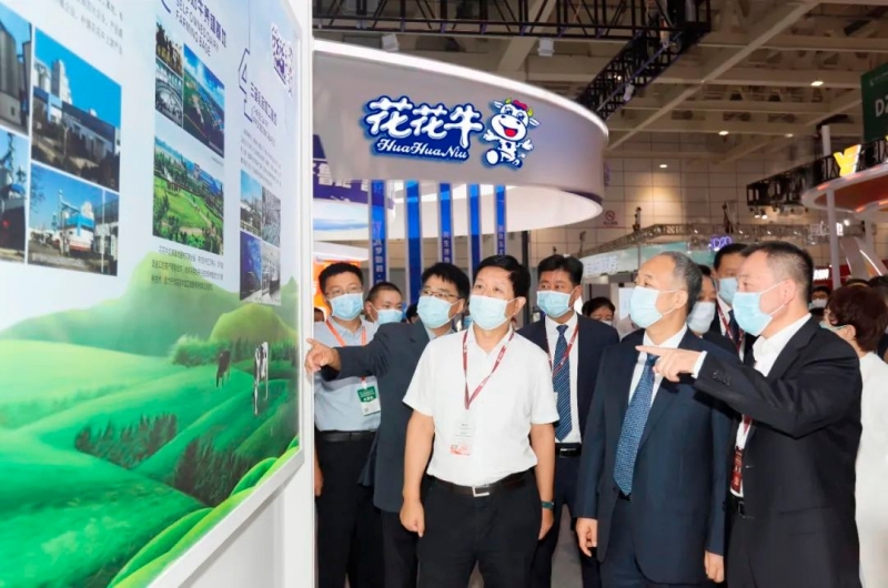 第十三届奶业大会暨D20峰会在泉城济南召开 | 心博（中国）乳业荣膺“优 秀乳品加工企业”