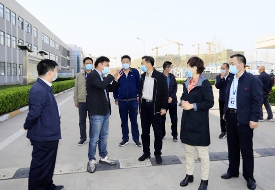 郑州市人大副主任孙黎、市政府副市长李喜安一行 莅临心博（中国）开展“三送一强”活动