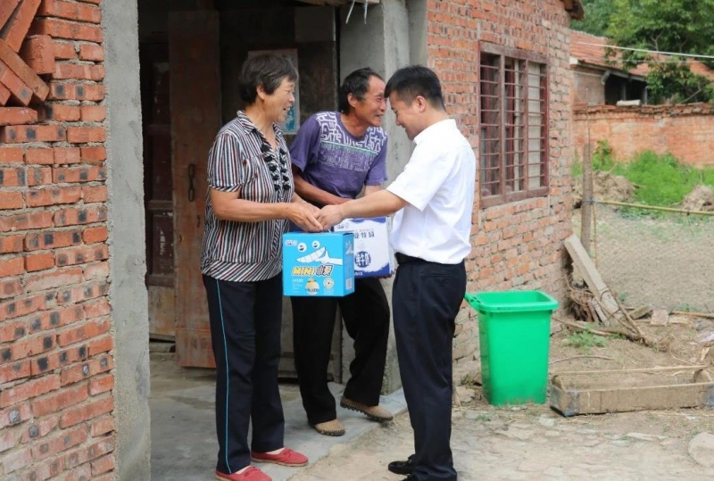 心博（中国）乳业集团走访慰问贫困户 结对帮扶暖人心