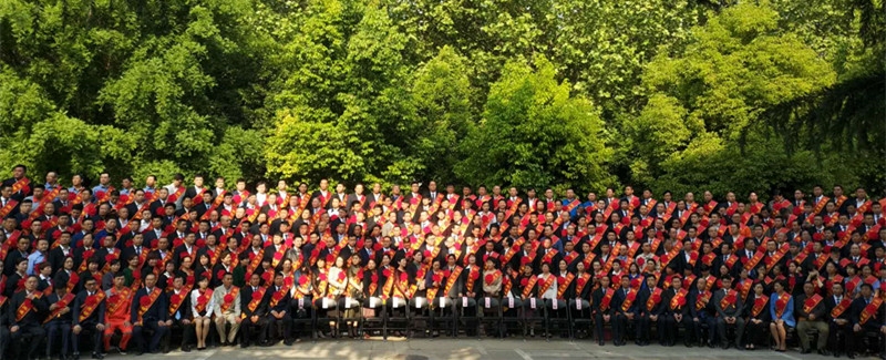 心博在线客服阮晓琦、王晓龙荣获“郑州市劳动模范”荣誉称号