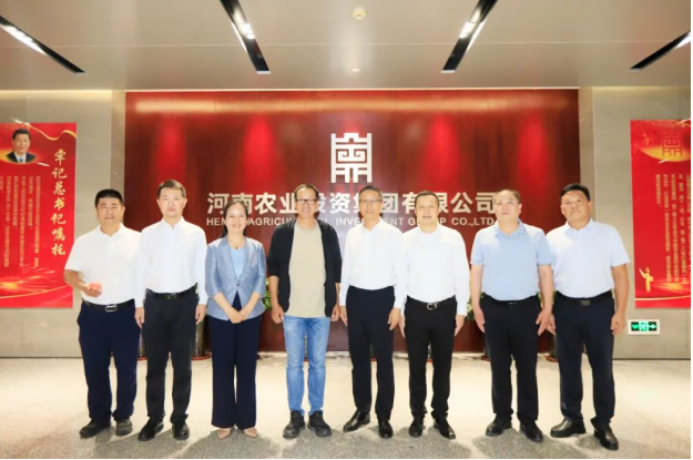 东方甄选俞敏洪先生到访河南农投集团，品尝心博（中国）产品并给予高度评价