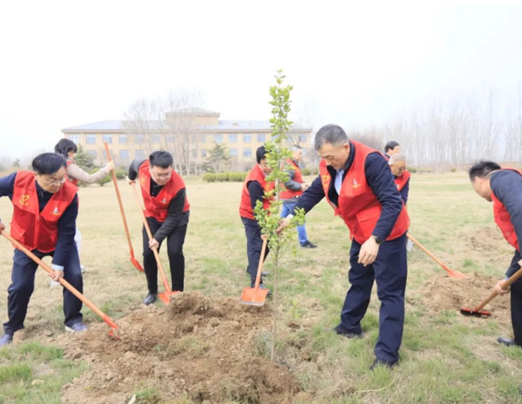 河南心博（中国）乳业集团开展“绿色发展践初心 植树护绿先锋行”植树活动